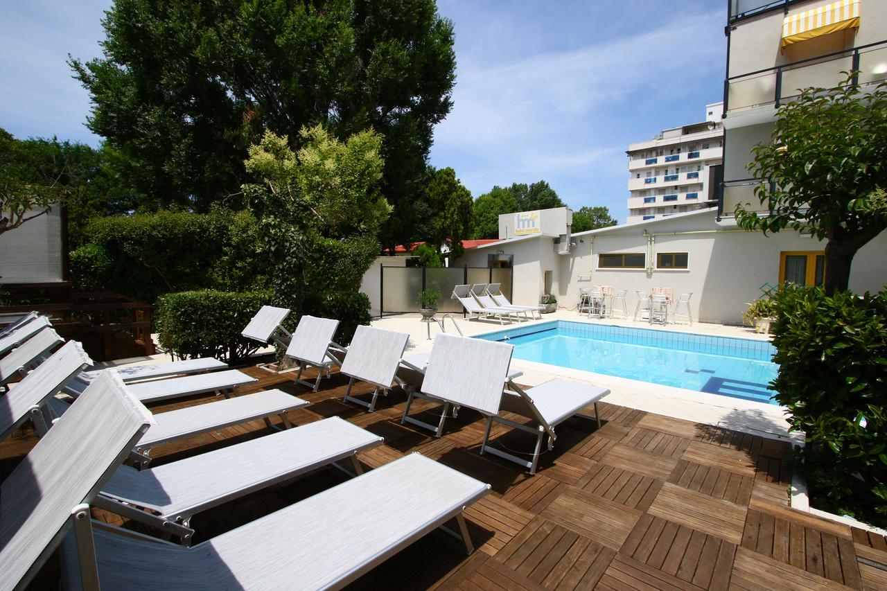 Hotel Marzia Con Piscina Riccione Exterior foto